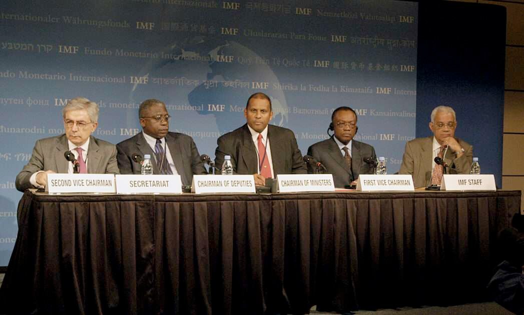 آئی ایم ایف کے مطالبے پر ’’منی بجٹ‘‘لانے کی تیاریاں آئی ایم ایف کے مطالبے پر ’’منی بجٹ‘‘لانے کی تیاریاں