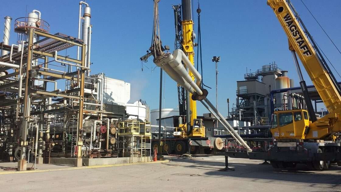 عالمی مارکیٹ میں خام تیل کی قیمت 15 سال کی کم ترین سطح پرآگئی عالمی مارکیٹ میں خام تیل کی قیمت 15 سال کی کم ترین سطح پرآگئی