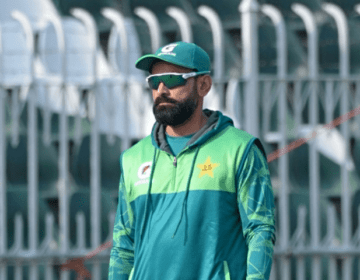 حفیظ نے آسٹریلیا کی ‘اب تک کی سب سے سست’ پچ پر کوڑے مارے۔