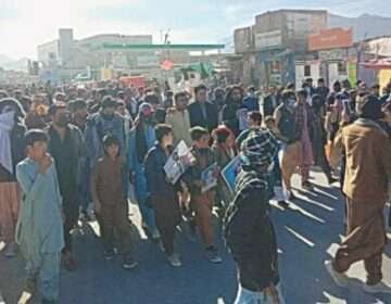 مذاکرات ٹوٹتے ہی کوئٹہ دھرنا جاری ہے۔