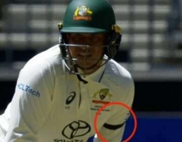 آسٹریلوی کرکٹر عثمان خواجہ غزہ احتجاج میں بازو پر سیاہ پٹی باندھے ہوئے ہیں۔