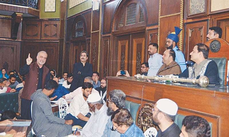 کراچی سٹی کونسل نے احتجاج کے درمیان کے الیکٹرک کے ذریعے یوٹیلیٹی چارجز وصول کرنے کی منظوری دے دی۔